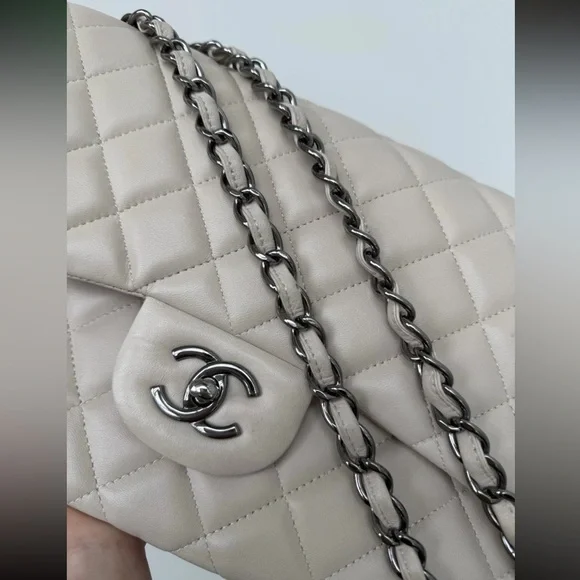 CHANEL Classic Jumbo Double Flap Bag – Ivory Quilted Lambskin - Picture 7 of 9